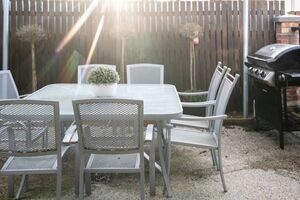 Esmond Lake Light Filled Home Ballarat Victoria - BnB Coast 2 Coast